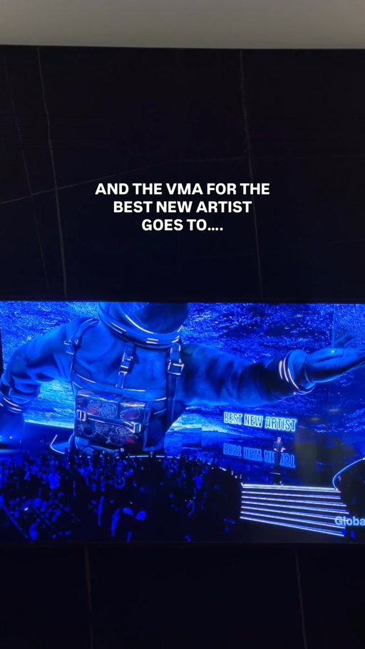 THE QUEEN HERSELF !!! #vmas