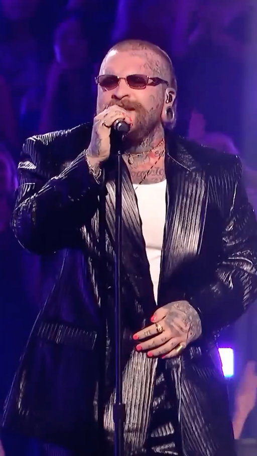 @teddyswims singing the instantly iconic “Careless Whisper” to honor George Michael ⭐️ #VMAs