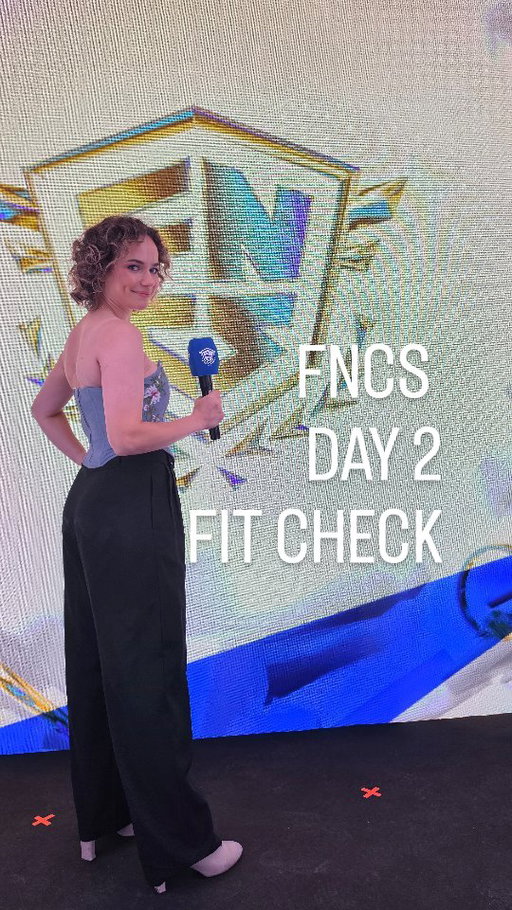 Day 2 of #FNCS and I finally upped the glam a smidge.

Makeup by @noravanlaer_mua top from @hm trousers @sezane