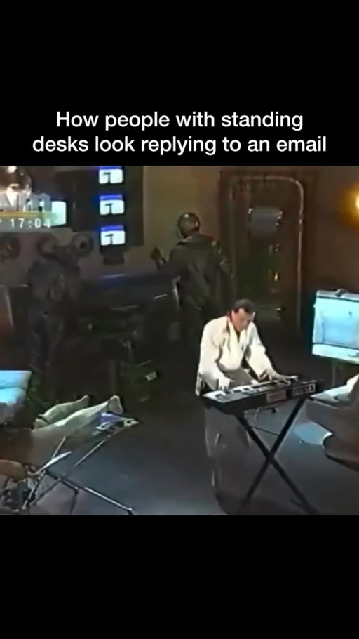 Look at me I’m standing over here ⌨️