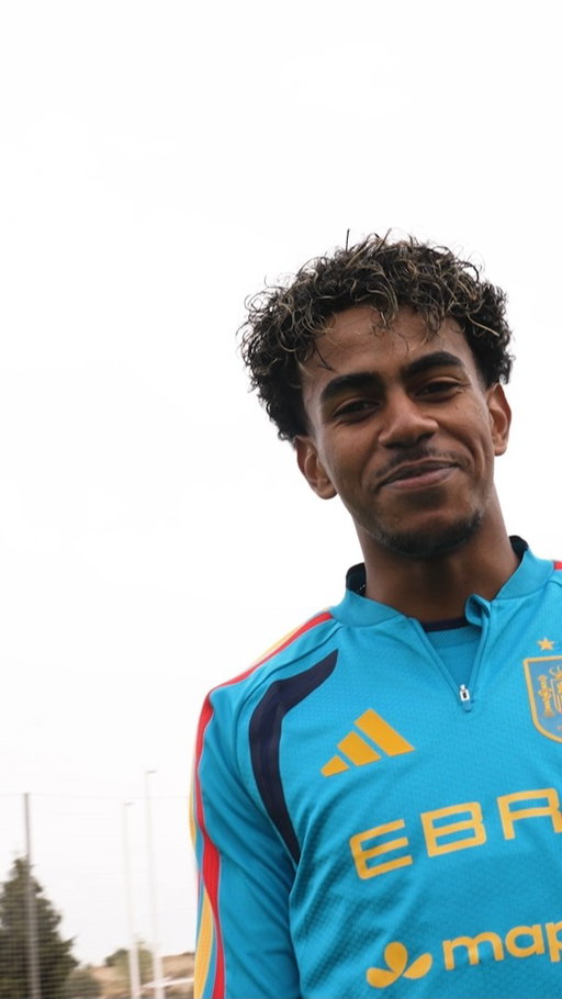 Un día más en la vida de @nicolas_williams9 y @lamineyamal.

#VamosEspaña | #NationsLeague