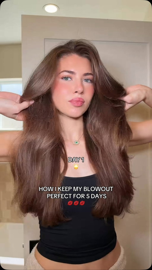 How I maintain my blowouts for 5 days! 😍 @revlonhairtools VersaStyler #RevlonHairToolsPartner #blowout #frizzyhair #hairtutorial #roundbrush @amazonbeauty