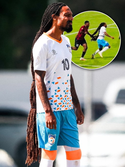 🤯 𝐓𝐇𝐈𝐒 𝐇𝐀𝐈𝐑 𝐉𝐔𝐒𝐓 𝐂𝐀𝐔𝐒𝐄𝐃 𝐓𝐖𝐎 𝐑𝐄𝐃 𝐂𝐀𝐑𝐃𝐒. 💈🟥🟥

Anguilla midfielder Aedan Scipio came on in the 69th minute of their Concacaf Nations League match against Antigua and Barbuda, with the game already gone at 5-0. Then 𝐡𝐢𝐬 𝐡𝐚𝐢𝐫 𝐭𝐨𝐨𝐤 𝐨𝐯𝐞𝐫. 🧨🇦🇮

His dreadlocks reach all the way down to his 𝐚𝐧𝐤𝐥𝐞𝐬, so much that he has to wrap and tie them around his waist during matches. 👀

Just 3 minutes after coming on, Keon Greene pulled his hair and was shown an 𝐢𝐦𝐦𝐞𝐝𝐢𝐚𝐭𝐞 𝐫𝐞𝐝 𝐜𝐚𝐫𝐝. Another Antigua and Barbuda player did the same and 𝐰𝐚𝐬 𝐬𝐞𝐧𝐭 𝐨𝐟𝐟 𝐭𝐨𝐨, leaving his team with nine men. 9️⃣❌

𝐌𝐎𝐒𝐓 𝐈𝐌𝐏𝐀𝐂𝐓𝐅𝐔𝐋 𝐒𝐔𝐁 𝐎𝐅 𝐓𝐇𝐄 𝐈𝐍𝐓𝐄𝐑𝐍𝐀𝐓𝐈𝐎𝐍𝐀𝐋 𝐁𝐑𝐄𝐀𝐊 🌎😅