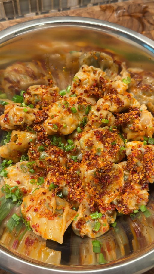 Italian Chili Crisp Wontons 🌶️🥟

Made with @carbonefinefood’s new Calabrian Chili Crisp.

Comment “recipe” to receive the full recipe via DM! The full detailed recipe is also available on her website, linked in bio 🔗

#Carbonefinefood #Chilicrisp #Wontons