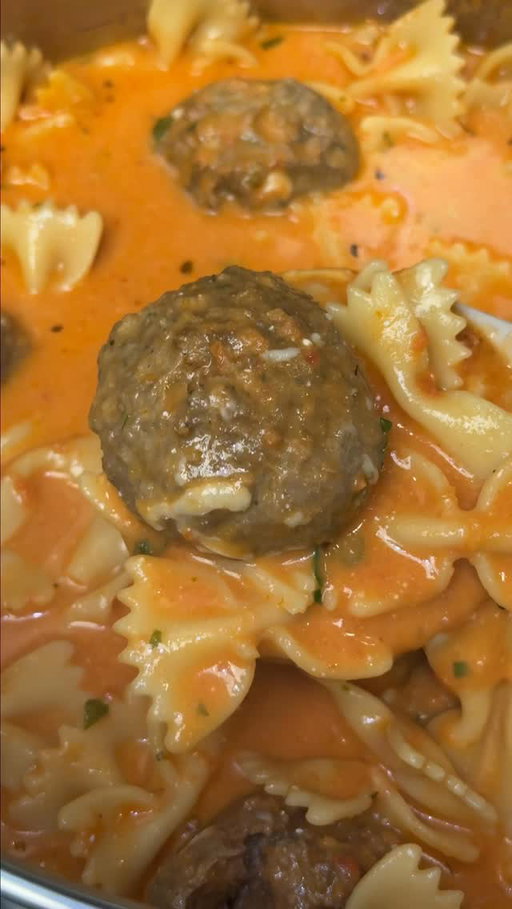 POV: It’s finally soup season and this is exactly what you’ve been waiting for. 🍂🍲

All the cozy, hearty goodness of lasagna + Mama Mancini’s Beef Meatballs, tucked into one very comforting bowl.

Sweater on. Soup simmering. Fall mode: activated. 🤌

#mamamancinis #lasagnasoup #soupseason #fallrecipes #meatballmonday