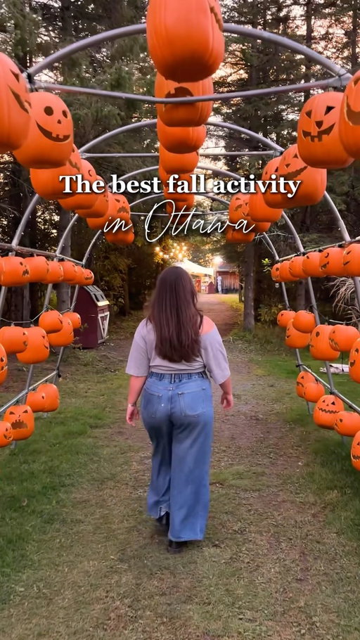 This is a must do this fall in Ottawa 👻🍁 @saundersfrightfest is spooky, cozy and SO much fun! This might just be my favourite fall tradition 🎃

🧡 This year you can use my code ELSER10 for 10% any Fright Fest ticket! 

👻 7 haunted attraction
🍎 Pumpkin spice cider
🎃 Pumpkin patch 
🎡 NEW ferris wheel
🍁 And more!

📍 @saundersfarmfun (30 mins from Ottawa)

*Invited #saundersfarm #ottawa #ottawahalloween #ottawafall #ontariofall