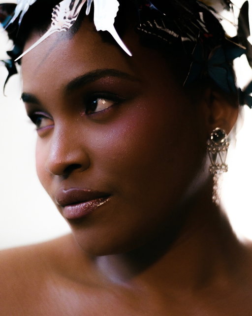 beyond stunning Panda @pandaforeva_ 

Photographer: @winter.browne 
Makeup: @nikiamua 
Jewels: @meinthestudio