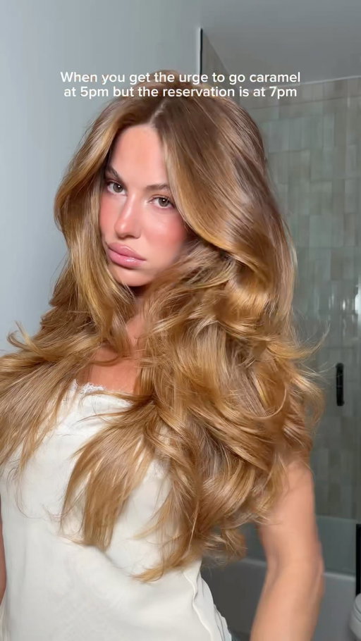 10 minute gloss for a quick hair transformation ✨ using @glaze_hair’s Caramel Lights for a rich caramel shine #glaze #glazepartner #hairgloss #brondehair #haircolor
