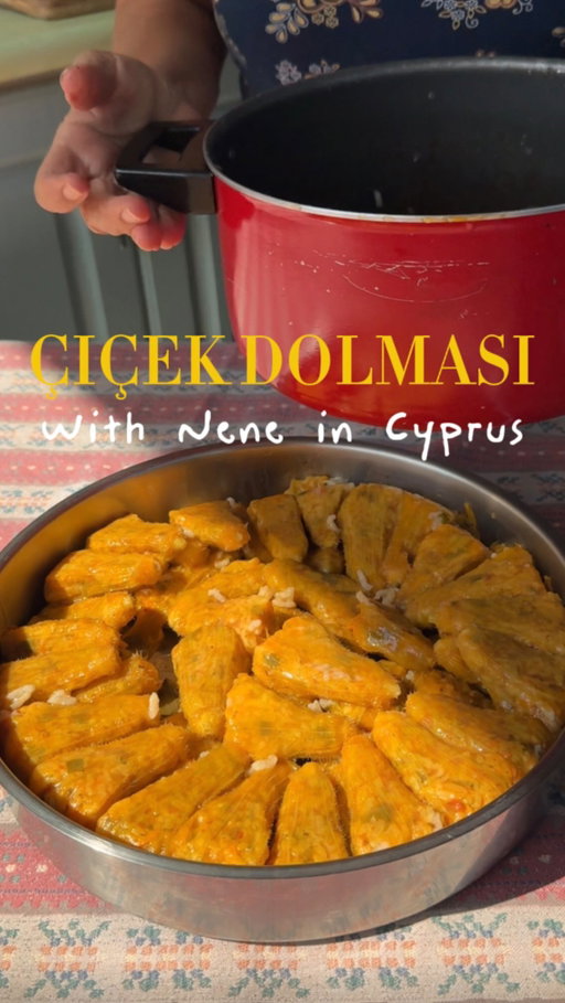 Recently discovered my Nene really likes this song so this video is for her but also our way of sharing a simple and humble recipe we make in Cyprus called Çiçek dolmas - stuffed courgette flower 

Love you Nene @sevlayramadan 

#çiçekdolması #dolma #cyprus #nature #courgetteflowers