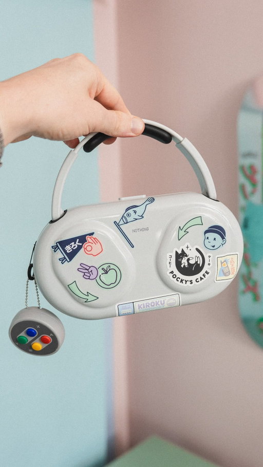 THAT CASE @nothing 👜🎧

Small review of the Nothing headphone (1) pro - really like the sound and looks, not so sure about the case but I totally GET IT 

#nothing #headphone1pro #headphones #tech