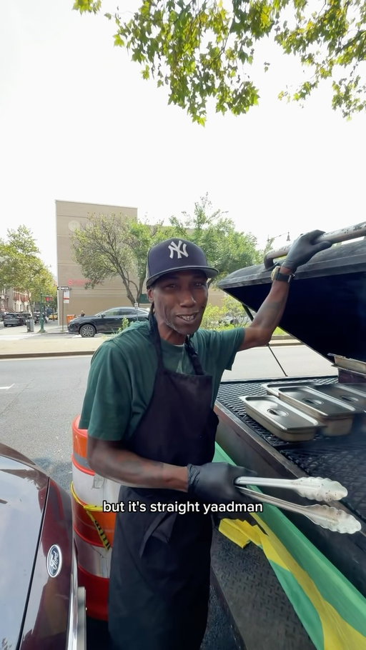$6 jerk chicken from the legend @yaad_man_deliii 

(Audio went out on last post so let’s show some love)

📍118th Street Lenox Avenue & Malcom X Blvd