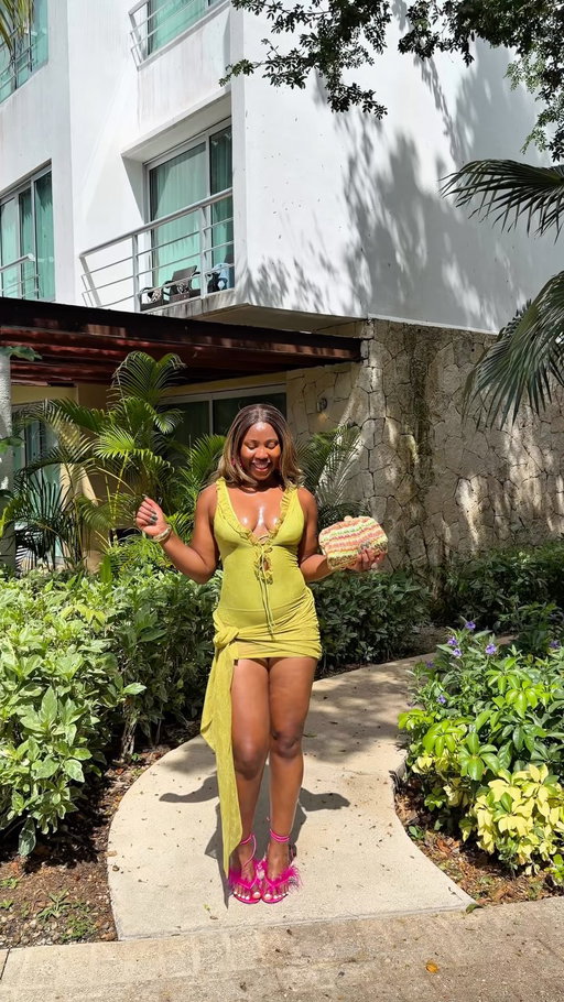 Haven’t met a vacay look I didn’t love 💚🌴💕☀️

What I wore in Cancun; although Cancun was incredibly humid in September, I still found a way to serve looks regardless 💅🏾

#vacationstyles #travelinstyle #whatiwore
