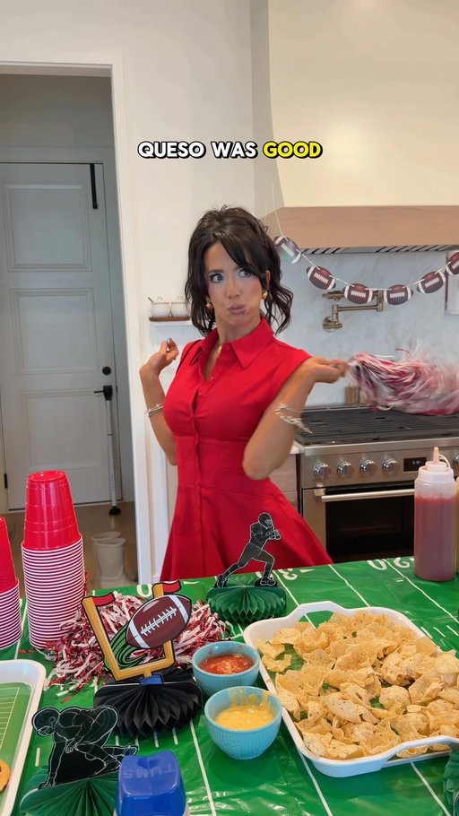 #ad Football season = me showing up exclusively for the game-day food. Keeping @tumsofficial Ultra nearby for fast-acting heartburn relief so I can get back to the important stuff... the queso. Try TUMS!  #TUMSPartner