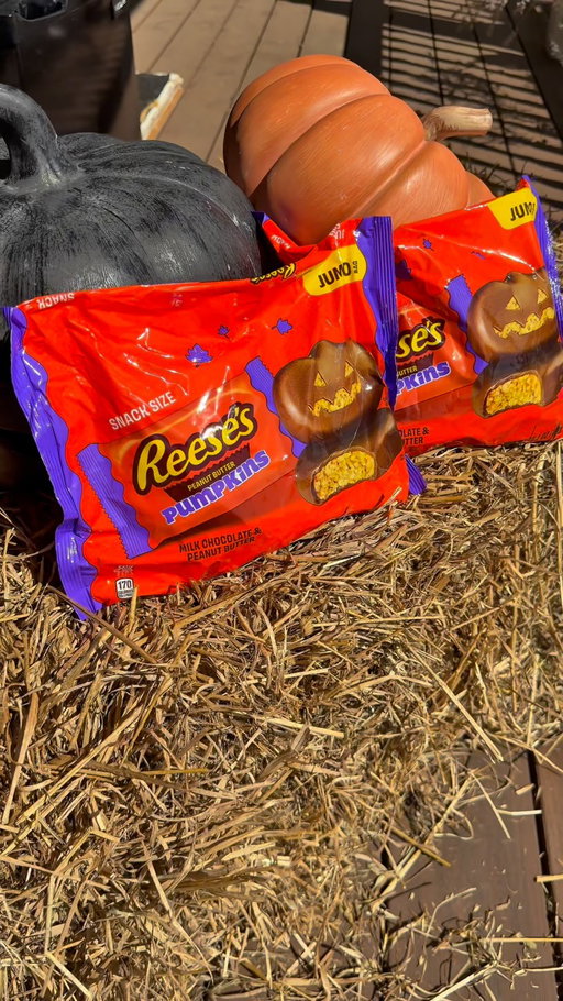The moment I see @reeses pumpkins back on the shelves, I know Halloween season has officially arrived! #REESESPartner #halloween #falldecor #fall