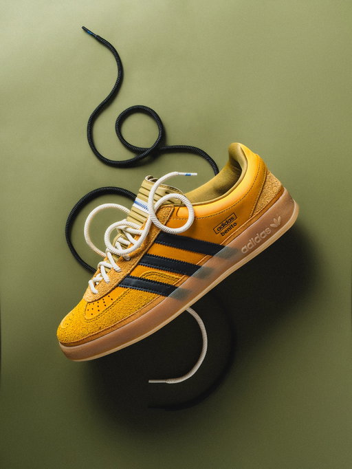 Benito keeps proving he understands the Gazelle better than almost anyone right now. Every single time he has worked on one, it’s a hit in my eyes.

This upcoming ‘Solar Gold’ colorway is coming out October 17th.

What I like about these are the different lace and tongue options. You can really change the look of the shoe by throwing in black laces with the black tongue, and have a lighter take with the olive tongue and white laces.

Are you grabbing a pair of these?

@adidasoriginals @badbunnypr