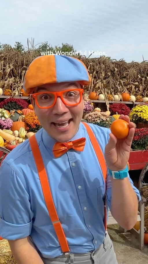 Boston, you were the sweetest! 🧡💙 From meeting @blippi to snacking on Halos and making memories at @ciderhill_farm, it was a fall day to remember. Next stop: Tampa! 🍊 #WonderfulHalosPartner