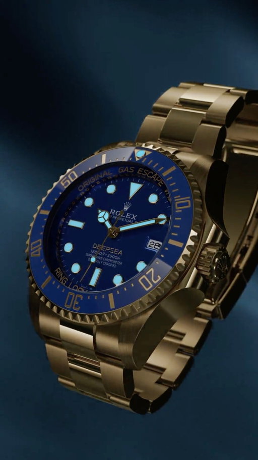 Engineered to shine in the ocean depths. The @‌Rolex Deepsea in 18ct yellow gold features a blue lacquer dial as well as a Cerachrom bezel insert in blue ceramic. A technical innovation, the high-performance compression ring of the Ringlock system is made of ceramic, which is also blue. The compression-resistance and anti-deformation properties of this high-tech material contribute to the waterproofness of the watch, guaranteed to the extreme depth of 3,900m (12,800ft).
#Rolex #RolexDeepsea #OfficialRolexRetailer #RaffiJewellers #Toronto #Mississauga