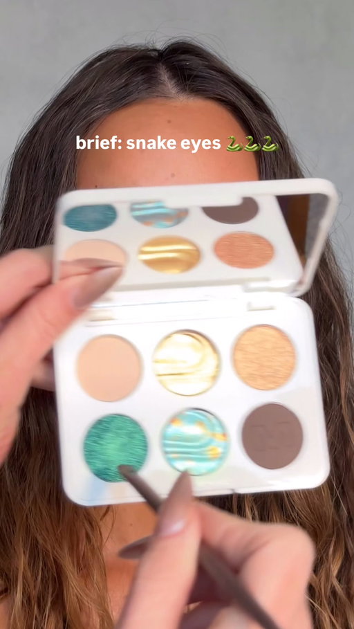 Comment keyword ‘palette’ and I’ll dm you the details x 

Sexy metallic snake eyes on @kalibyres 

#taniellejai #makeupinspo #shimmer #reptillian
