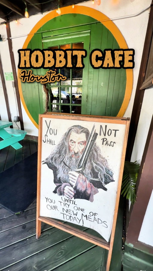 🧙🏼‍♂️Houston’s Hobbit Cafe since 1972! We got the Morgoth Burger which looks like the Eye of Sauron 👁️🔥 If you finish it you get a t-shirt (and you won’t need to eat for a week) 🙃 Hobbit and LOTR fans kinda need to go at least once! 

📌 Hobbit Cafe: 2243 Richmond Ave, Houston, TX 77098

#houston #houstonfood #thehobbit #lordoftherings #houstonrestaurants