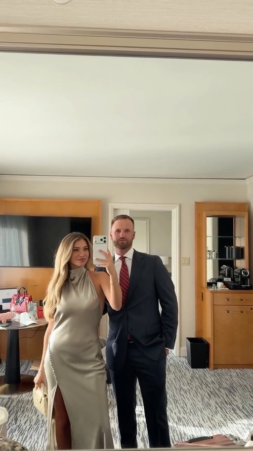 You clean up nice @wyndhamclark 😍 
Comment “dress” for dress link!! (I have it in black too and it’s soo flattering on everyone)