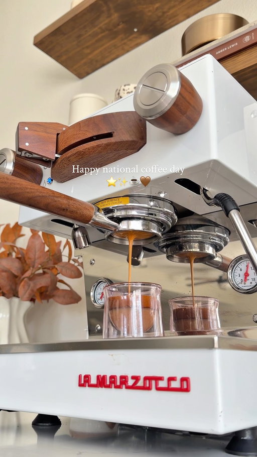 National Coffee Day feels like a holiday made specifically for me☕️🤎

#nationalcoffeeday #coffee #homebarista #espresso