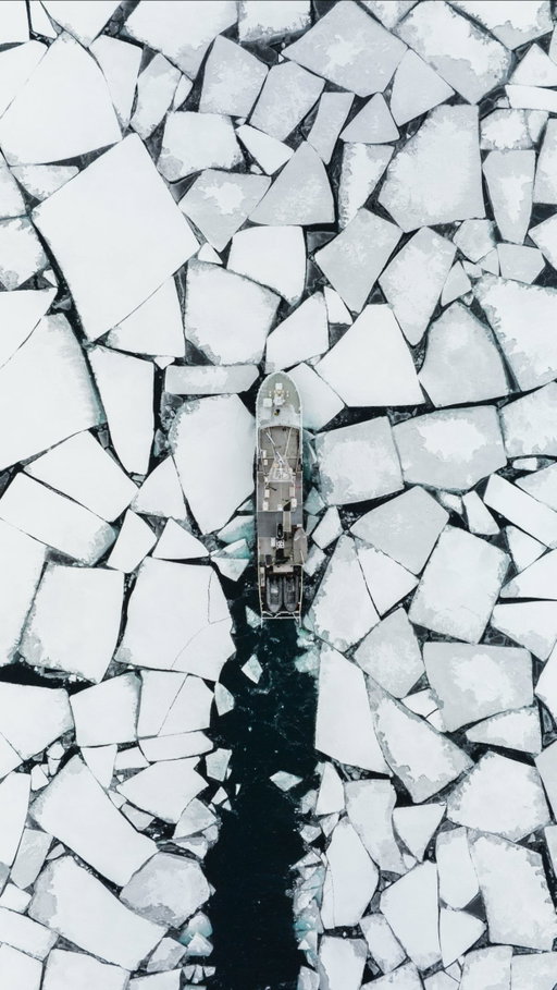 From Red Wing to Norway. 
When @redwingheritage reached out to deliver a pair of their new Norway Mocs to the high-Arctic, we created an expedition of epic proportions. 

With the goal of reaching a remote hut in Svalbard, these boots endured some of the harshest environments on the planet as they made their way North.

Stay tuned for the launch on the 1st of October!

Shot in collaboration with @joelbarger_, @polarx and @oraefi.lab.