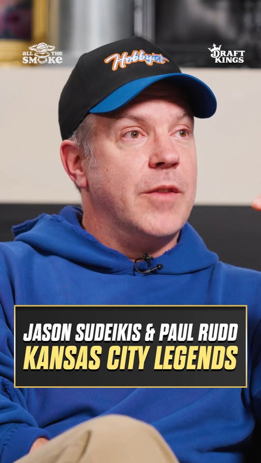 Jason Sudeikis' teacher showed him a VHS of a former student for inspiration... it was PAUL RUDD 🤯

Turns out, their Kansas roots go far beyond the classroom 👀