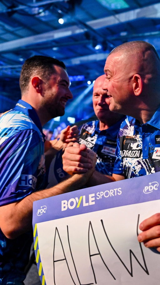 🙌 Here we go! @lukehumphries180 🤝 @simongraysonofficial @dommatteo21