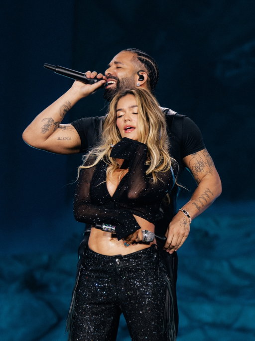 @champagnepapi & @karolg simplemente para la historia este día... Qué honor ser parte de todo lo que está pasando y además con tanta gente increíble que hace esto posible todos los días 🫶🏼🤍