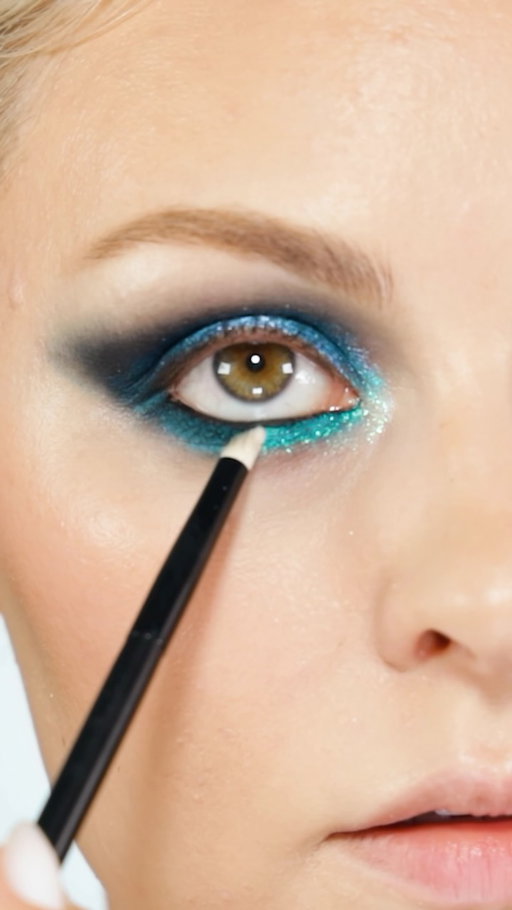 The iconic smokey eyes that @britneyspears graced us with will live in my head rent free until the end of time 💙

@skyniceland Hydro Cool Eye Gels
@lorealparis Infallible Concealer | Eggshell
@lisaeldridgemakeup Eye Pencil | Black Treacle, Elevated Glow Balm | Butterfly Light
@victoriabeckhambeauty Liner | Navy Noir
@hungvanngobeauty Palette | Brilliant Blue
@rephr.to Shodo Eye Set, 38 Brush
@colourpopcosmetics Precious Metals Palette
@danessamyricksbeauty Lightwork VI The Freedom Palette
@aboutfacebeauty Performer Foundation | F2 Olive & F1 Warm
@merit Bronze Balm | Quince
@narsissist Concealer | Nougatine
@kosas Concealer | 0.5N
@patricktabeauty Blush Duo | Not Too Much
@hudabeauty Powder | Pound Cake, Faux Filler Gloss | Glassy, Concealer | Marshmallow 1.3
@anastasiabeverlyhills Brow Wiz | Taupe
@refybeauty Brow Sculpt
@hindashcosmetics Heroline Eyeliner
@kjh.brand Microscara | Black, Sculpture Stylo | Slip
@houseoflashes Iconic Lite
@rabanne Lip Color Matte | 310 Ghosted