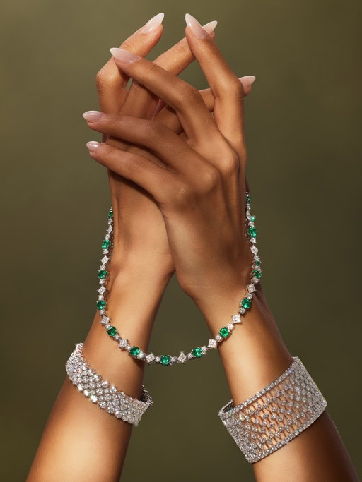 Diamonds that command attention, colour that draws you closer, and a collection made for unforgettable entrances.

#RoyaldeVersaillesJewellers #RdV #DiamondBracelets #EmeraldNecklace #DiamondJewellery #FineJewellery #Toronto #Yorkville