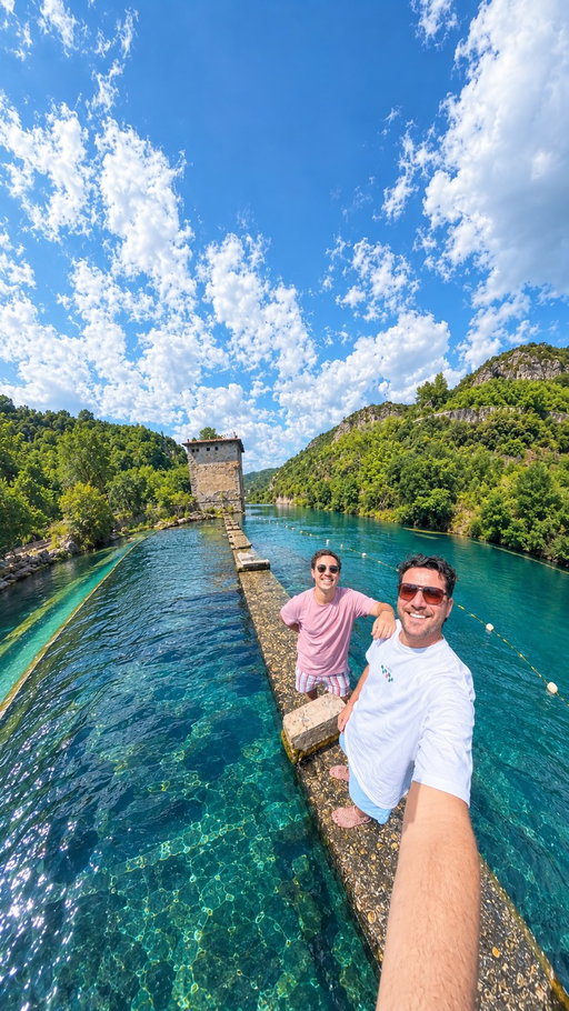 ¿ESTO ES ITALIA? 🇮🇹 💦

Sorgente de la Morica, un rincón de agua cristalina que parece irreal a 1hs de Roma ✨

💶 Entrada: €10

CÓDIGO DE DESCUENTO: TANVIAJEROS

Con @holafly_es, bajas del avión, activás la eSIM y listo. Súper fácil 🙌🏻 Te sirve para usar mapas, buscar lugares, pedir un auto de aplicación, compartir tu viaje y estar siempre conectado 😍

Además, tiene eSIM para más de 200 destinos 🌍 y Always On para que tengas datos de respaldo cuando los necesites ✨

#tanviajeros #holafly #SorgentedelaMorica #roma