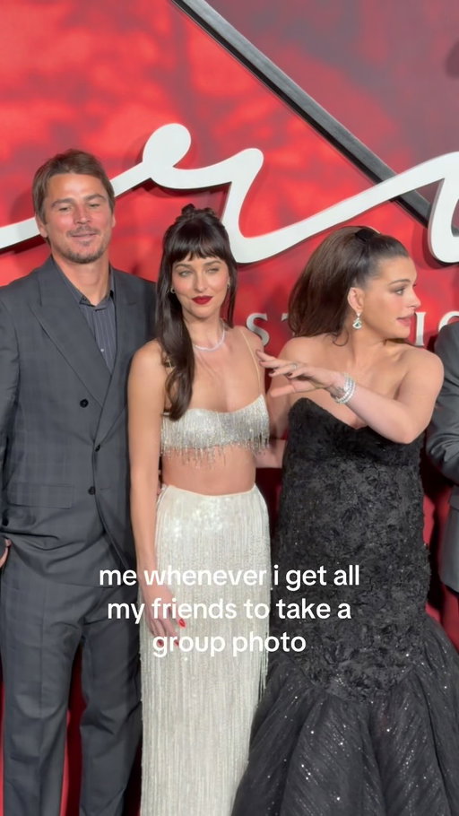 #AnneHathaway is a master at many things, but taking group pics is one where I wasn’t familiar with her game. 😭

🎞️: @corinne.bickel