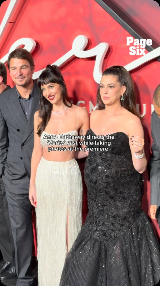 Anne Hathaway made sure the “Verity” cast photo went as seamlessly as possible at the NYC premiere. 😂