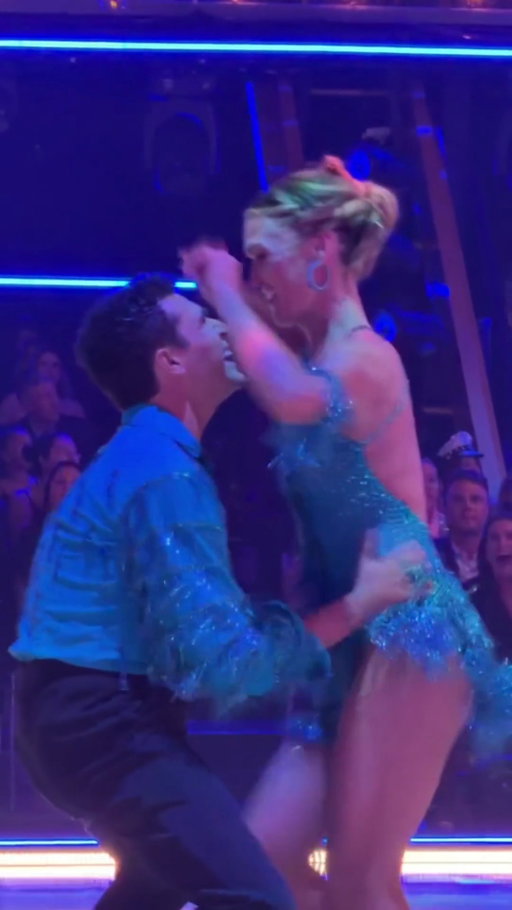 Ezra knows exactly what to do to get Julia out of her shell before their dance. 🩵

#DWTS
