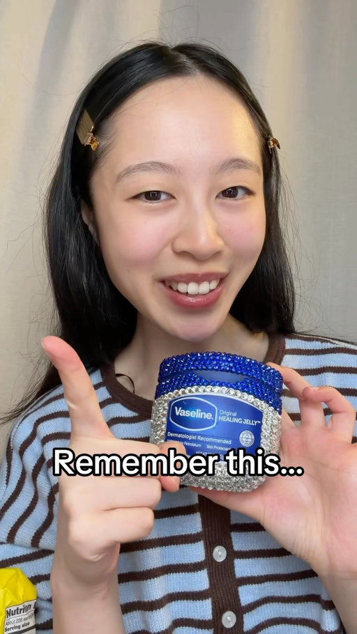Baseline hacks you ✨need✨ to know🤭 @vaselinebrand 

 #vaseline #skincaretips #skincarehacks  #diyskincare  #affordableskincare koreanskincare
