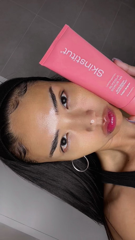 me 🤝🏽 a good exfoliant @skinstitut’s cult fav Glycolic Scrub 14% now comes in a new Limited Edition formula with Australian Desert Peach 🍑 #skinstitut AD