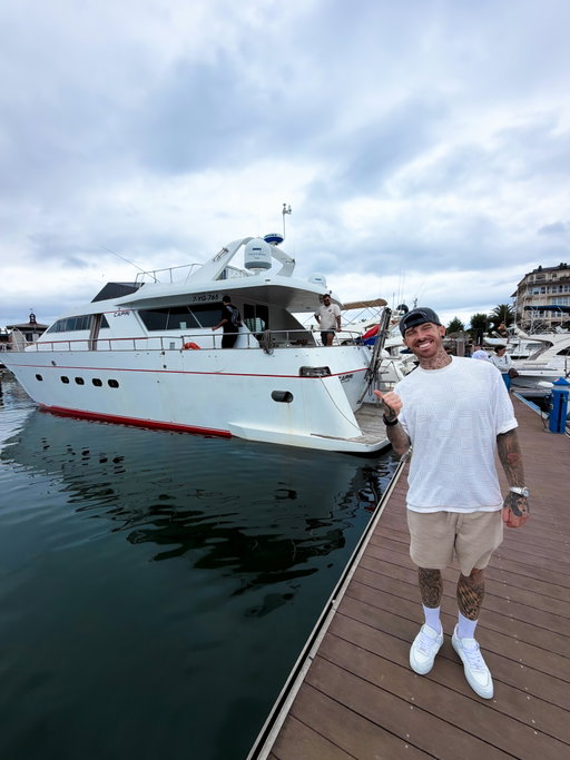 I bought a Yacht ⚓️

Best car I’ve taken to the Nurburgring 🇩🇪

Rear wheels must of slipped on coolant or something 🤷‍♂️

Took a broken engine out a Murcielago… next step is to rebuild it

296 speciale vs my 296 ❤️

The sky competing with the colour of the 720s

Took the RS6 on a little road trip (video soon)

The Bugatti went back home…

Before the engine was lifted from the roadster

Good park bench

The boss