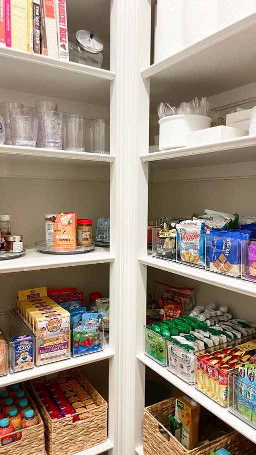 It’s called documenting the process. We take it very seriously. 😂

Because when a pantry goes from “where did I put that?” to everything having a perfectly planned place… obviously we need photographic evidence from every possible angle.

#horderly #professionalorganizer #organizedhome