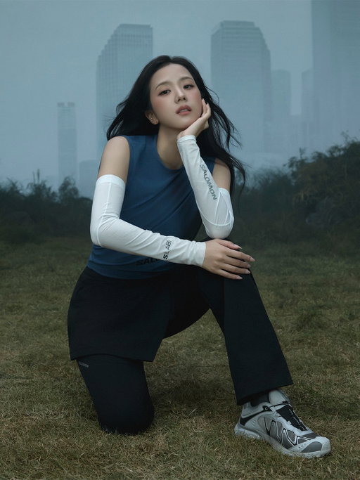 For JISOO, comfort is about moving freely through everyday life adapting to the moment, the weather and the world around her.

IN THE OPEN 
Wherever you’re going. Whatever the weather.