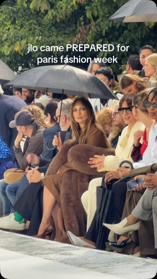 #JenniferLopez was not about to let some rain stop her from serving front row at the @stellamccartney spring/summer 2027 runway show during #ParisFashionWeek. 

🎞️: @kevinphuynh