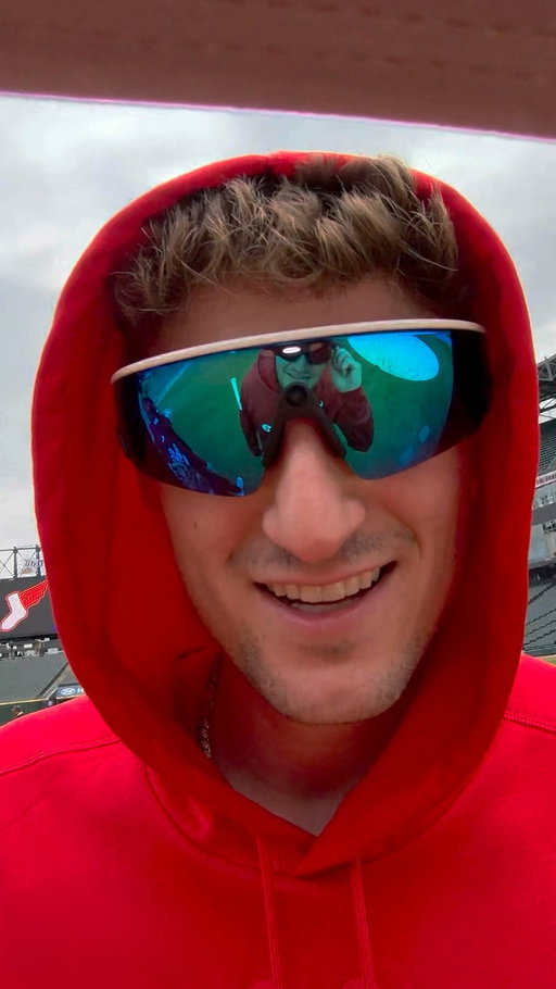 these POVs? a highlight reel of their own ⚾️

the @whitesox made it to the postseason, and we caught a game day from the field, the stands and everywhere in between with @oakleymeta AI glasses 👓