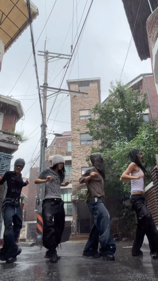 Four dancers, one crew 🔥💃⁣
⁣
@hook_dancekorea mixes Korean traditional culture, K-pop and hip-hop into their own style.⁣
⁣
“We capture a lot of the free-spirited vibes that naturally emerge during our practice sessions. Since our members have diverse hobbies outside of dance, we bring a rich variety of styles into our work.”⁣
⁣
Video by @hook_dancekorea⁣
⁣
Music by @xuminghao_o⁣
⁣
Choreography by @teamsame_official
