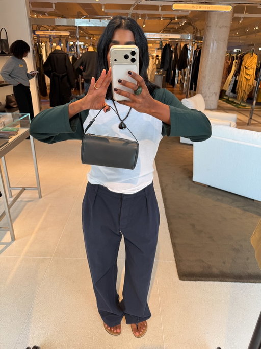 The clothes I’ll always invest more in are the ones I know I’ll wear weekly. Relaxed, easy, nothing too precious - the pieces I feel most comfortable and confident in.

New @eterne tee, sized up to a medium, with The Row Adler trousers. Fell hard for the shape.

Also tried the new Kit bag + the 90’s in dark green.

And after buying the trousers, I found a very good mid-level alternative. Linking in stories.