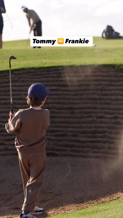 Tommy Fleetwood takes on Frankie Fleetwood in a links bunker contest on the Old Course 🤝
#DunhillLinks