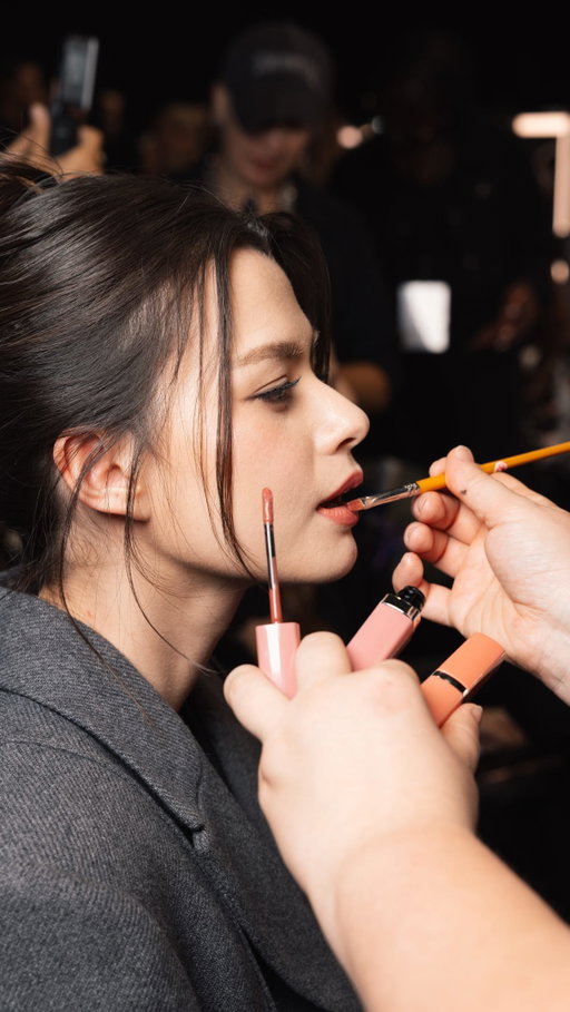 Meet us where the glam happens. @beccca takes us backstage at Le Défilé for a whirlwind of beauty, fashion and getting ready to Express Your Worth.

#LOrealParis #LeDefileLOrealParis #WalkYourWorth #WorthIt