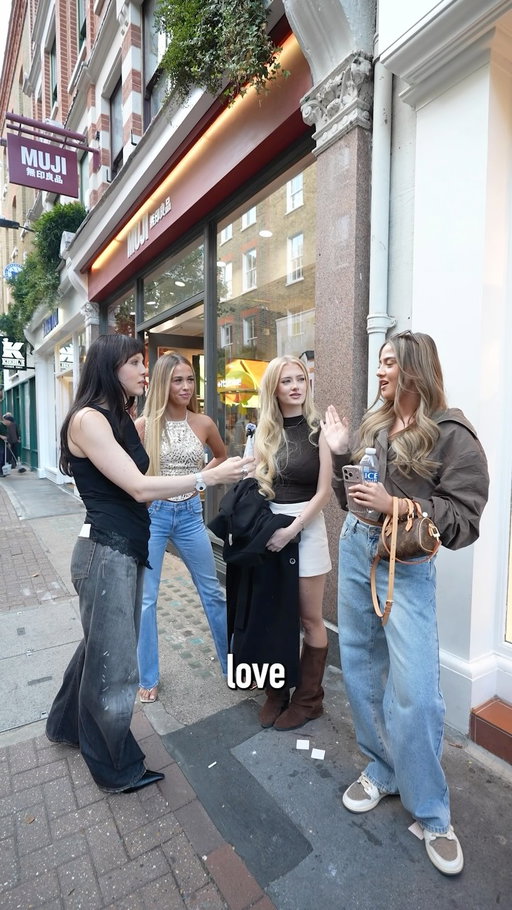Interviews with @misslivdarcey at our brand new Kiehl’s flagship store! See you tomorrow!👀👀 Please note the queue is now at capacity. 

#StoreOpening #Carnaby #LondonEvent #Discover