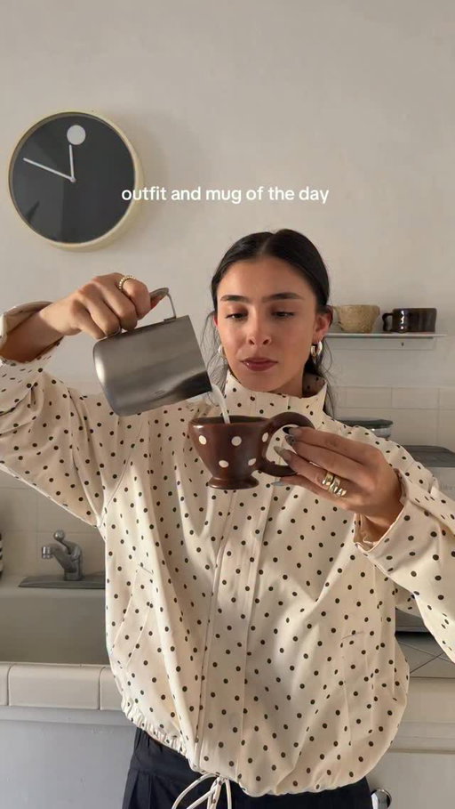 what I wore versus my mug of the day🤎 warm coffee means it’s finally fall and fall outerwear season!!

#falloutfits #fallouterwear #outfitinspo