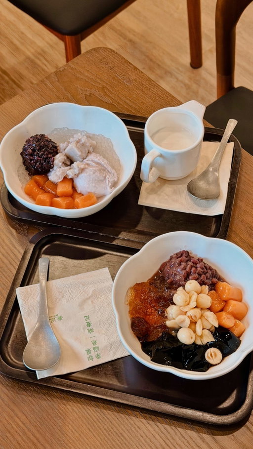 📍Makkee Dessert (10797 Main St, Bellevue, WA 98004)

✨New Asian dessert spot in downtown Bellevue! Their desserts remind me a lot of Meet Fresh😋

What I ordered:
- Makkee deluxe
- Taro coconut sago (add black sticky rice)
