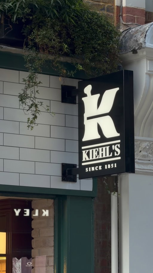 Just 2 hours to go before Kiehl’s Carnaby officially opens. You are not going to want to miss this!

#KiehlsCarnaby #EventOpening #ComingSoon #StoreLaunch